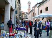 Auf dem Flohmarkt in Canale 