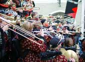 Sdfger und Rondo musizieren gemeinsam auf dem Hauptplatz Rapperswil.